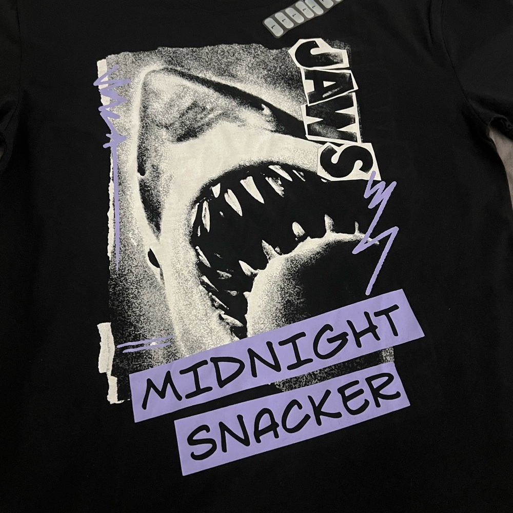 Jaws Midnight Snacker Black T-Shirt New - Picture 2 of 5